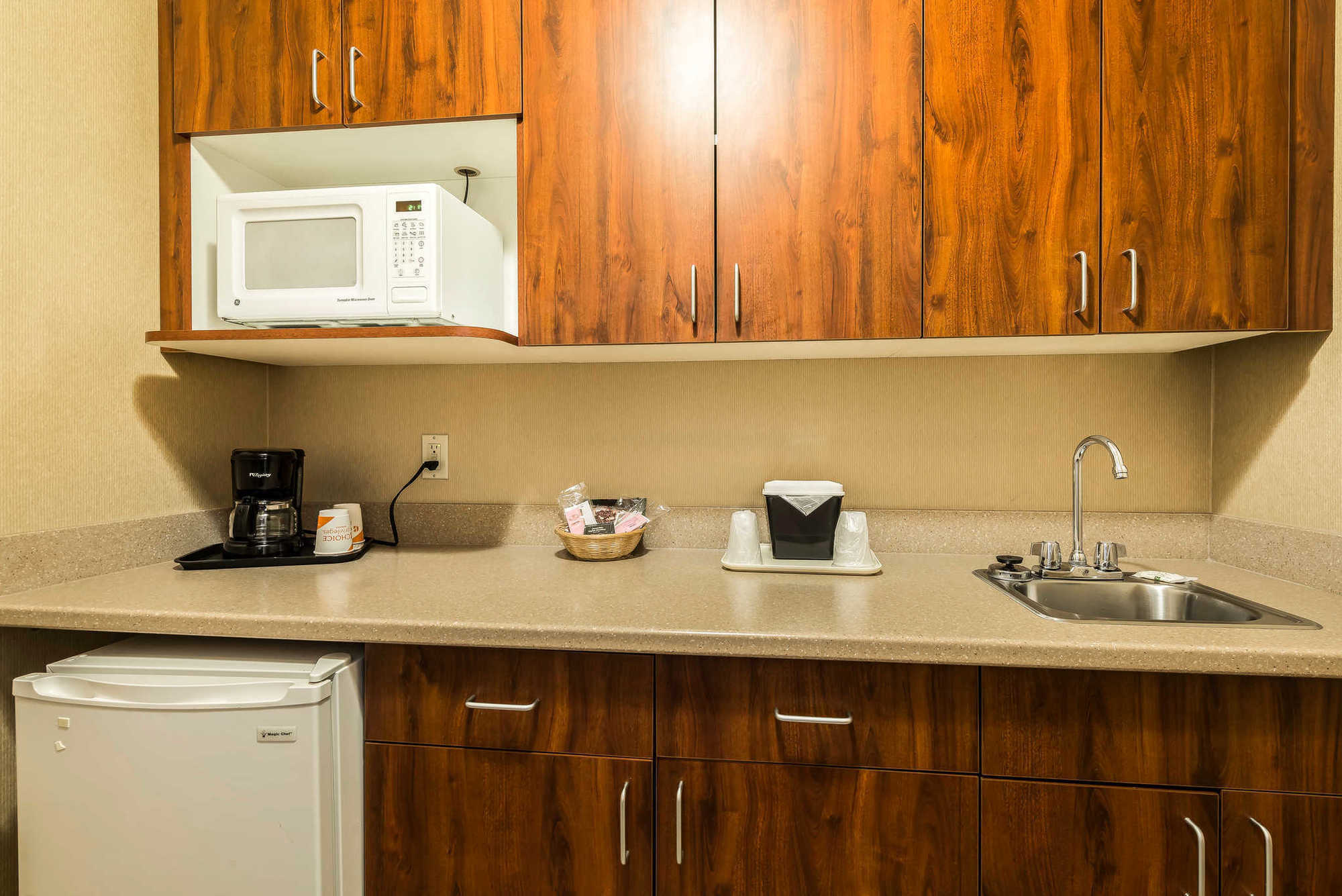 Quality Suites Central Colorado Springs Room photo