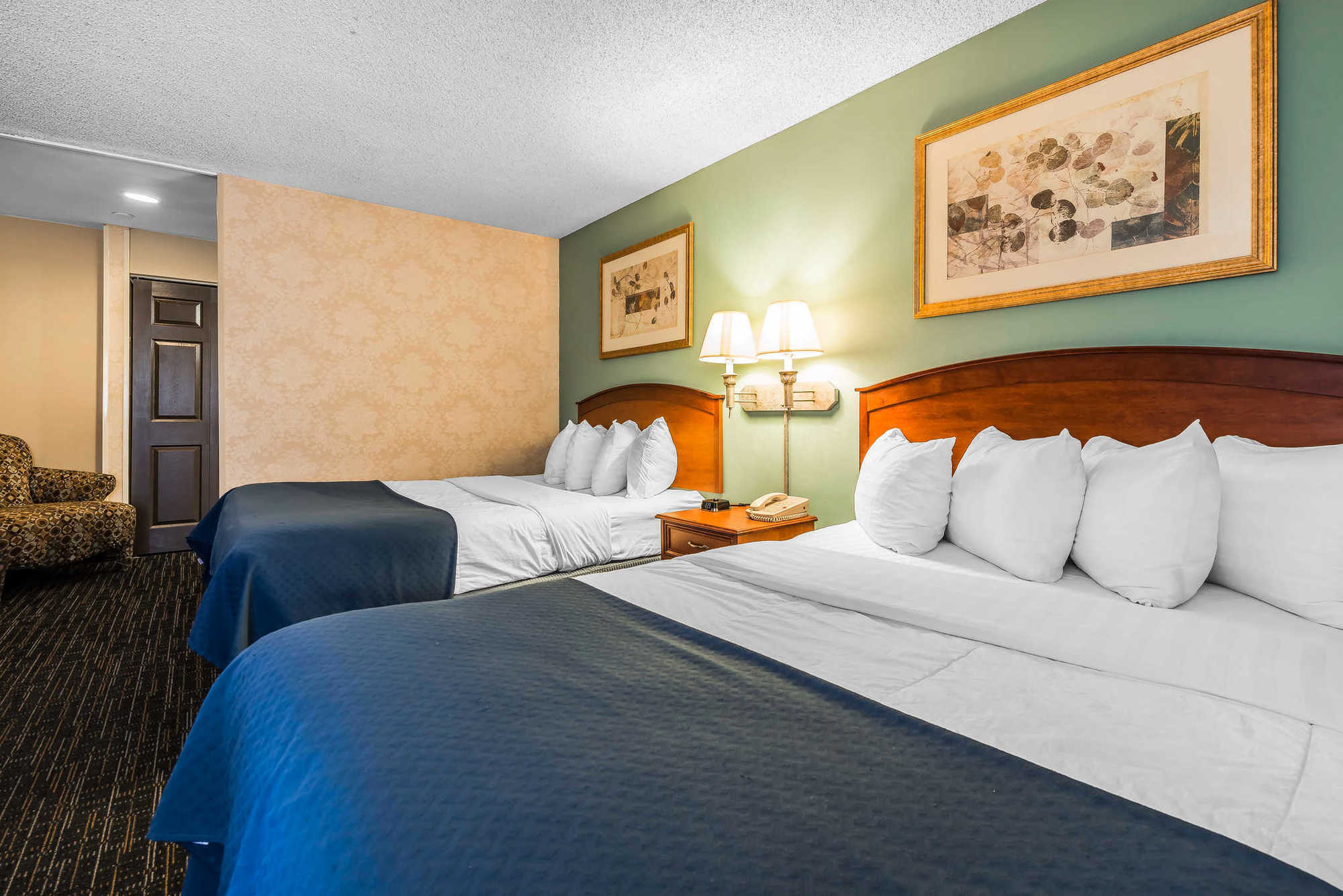 Quality Suites Central Colorado Springs Room photo