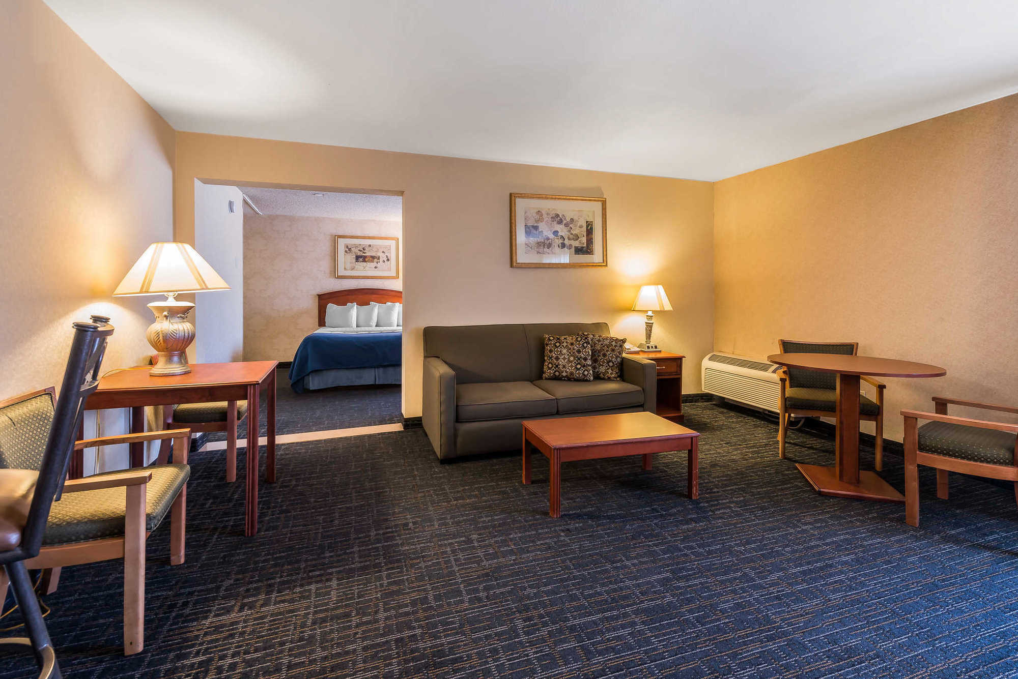 Quality Suites Central Colorado Springs Room photo