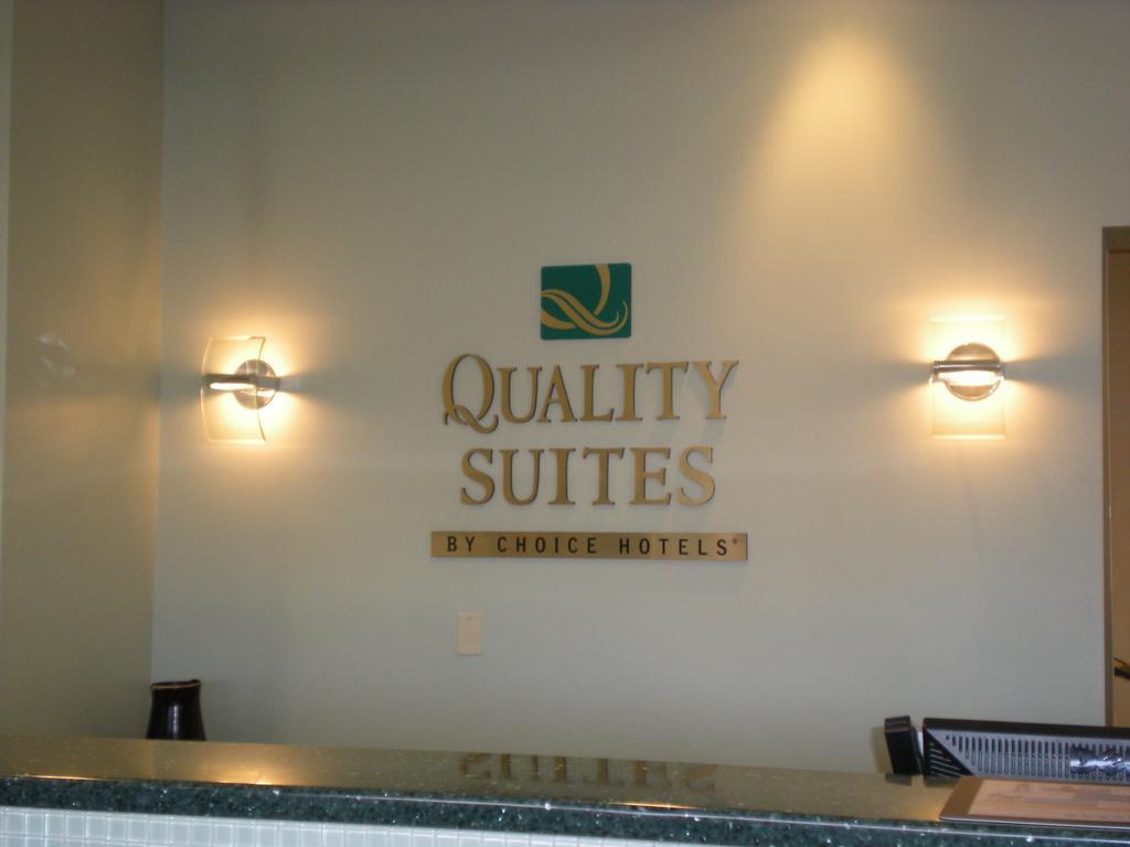 Quality Suites Central Colorado Springs Exterior photo